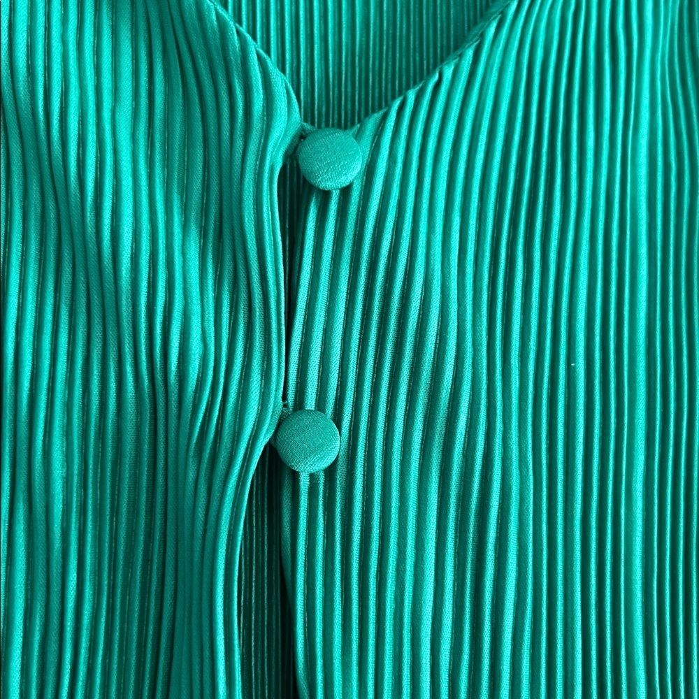 Reformation Laylin Plisse Green Oversized . Size M - Picture 11 of 14